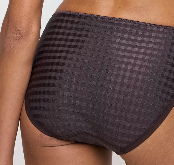 Marie Jo Avero Brief